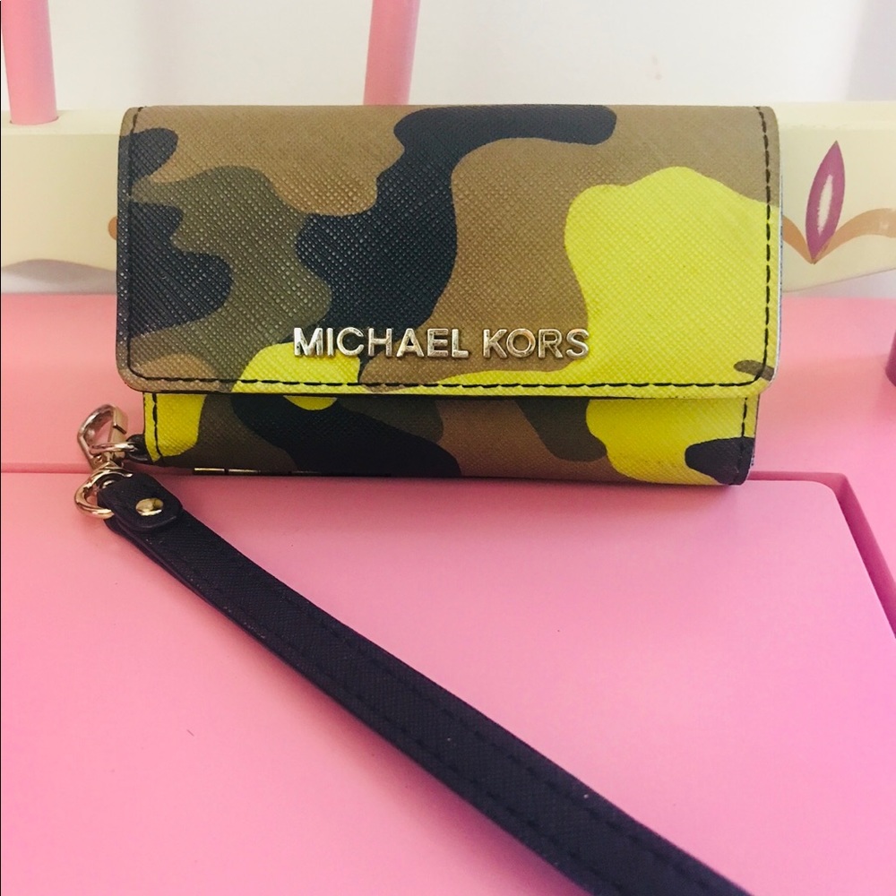 Michael Kors i phone 6  wristlet